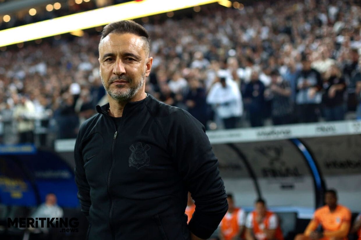 "Vítor Pereira during his managerial tenure at Corinthians, in a stadium full of fans."