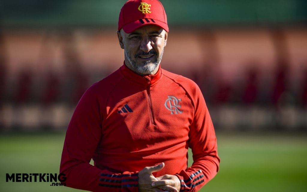 "Vítor Pereira leading a training session as Flamengo’s head coach."
